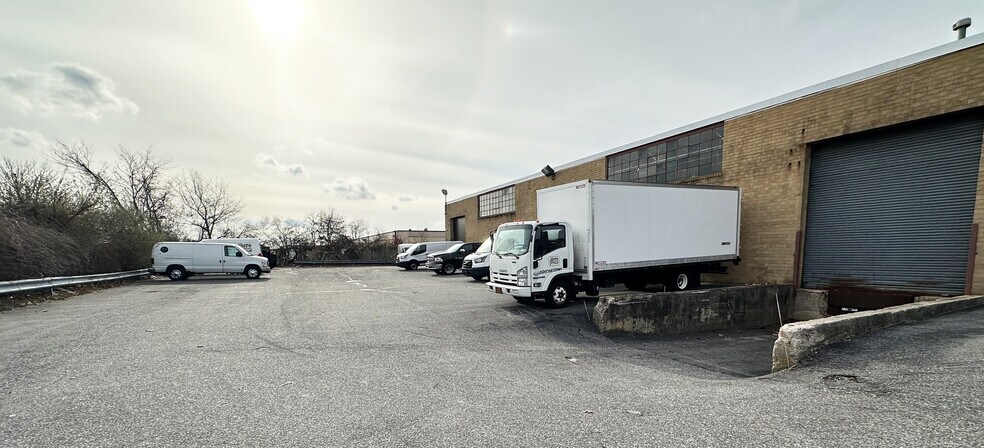 More Photos Of 70 Mall Dr, Commack Office For Lease