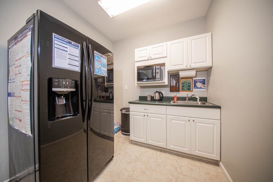 More Photos Of 2419 Broadway St, Mount Vernon Office For Sale