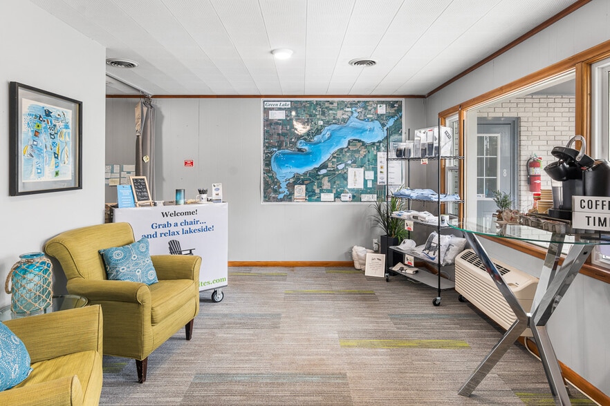 More Photos Of 488 South St, Green Lake Hotel For Sale
