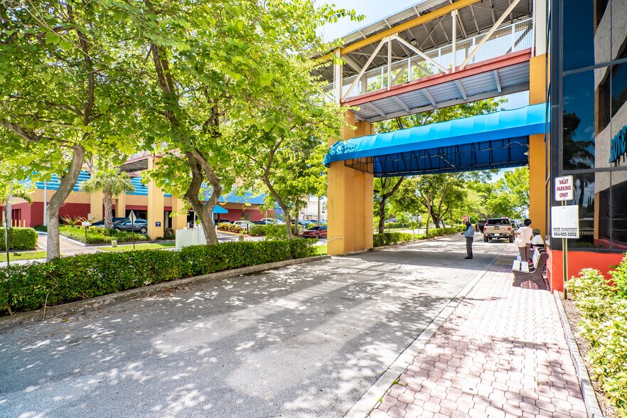 More Photos Of 3702 Washington St, Hollywood Medical For Lease