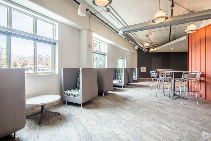More Photos Of 320 W Broadway, Monona Apartments For Lease