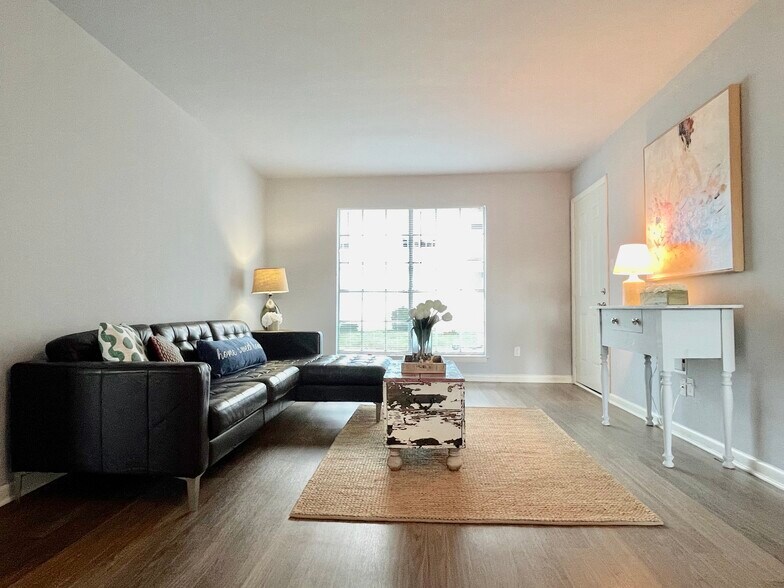 More Photos Of 11 Eumar Ct NW, Center Point Apartments For Sale