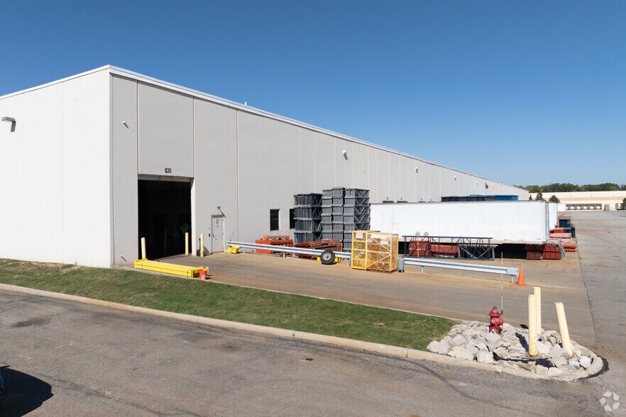 More Photos Of 12850 Darice Pky, Strongsville Warehouse For Lease