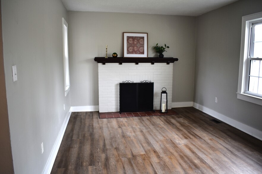 More Photos Of 1014 E 10th St, Jeffersonville Office Residential For Sale