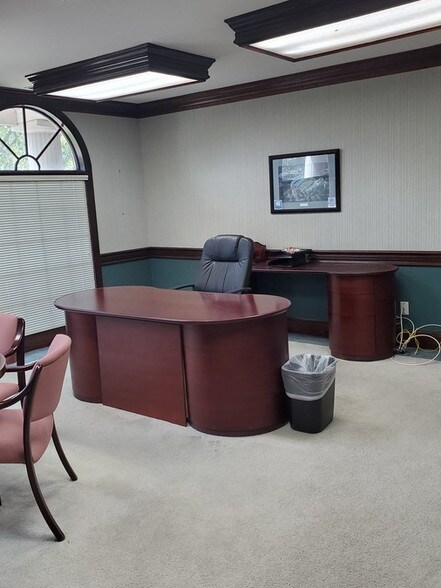 More Photos Of 1433 Emerywood Dr, Charlotte Office For Lease