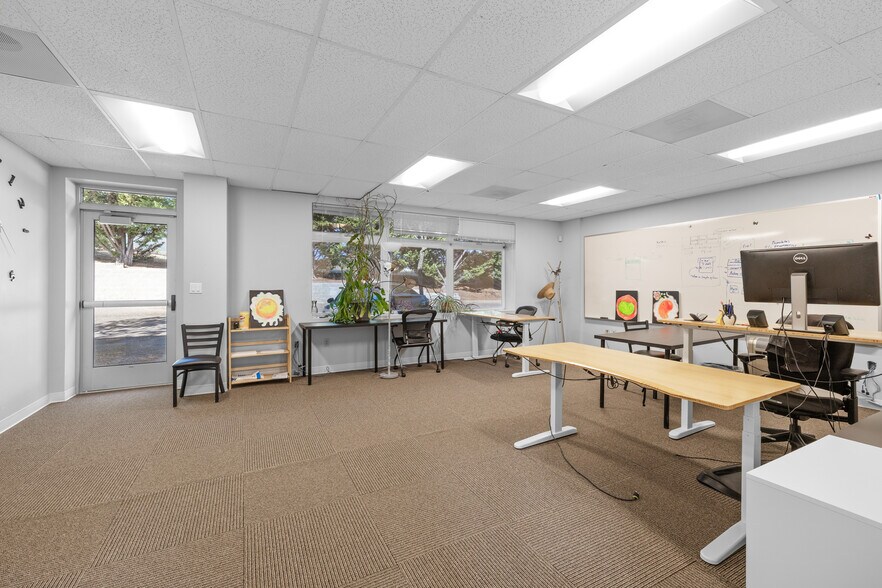 More Photos Of 385-389 Williamson Way, Ashland Flex For Sale