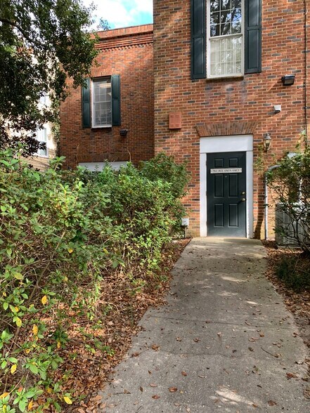 More Photos Of 102-106 NW 2nd Ave, Gainesville Office For Lease