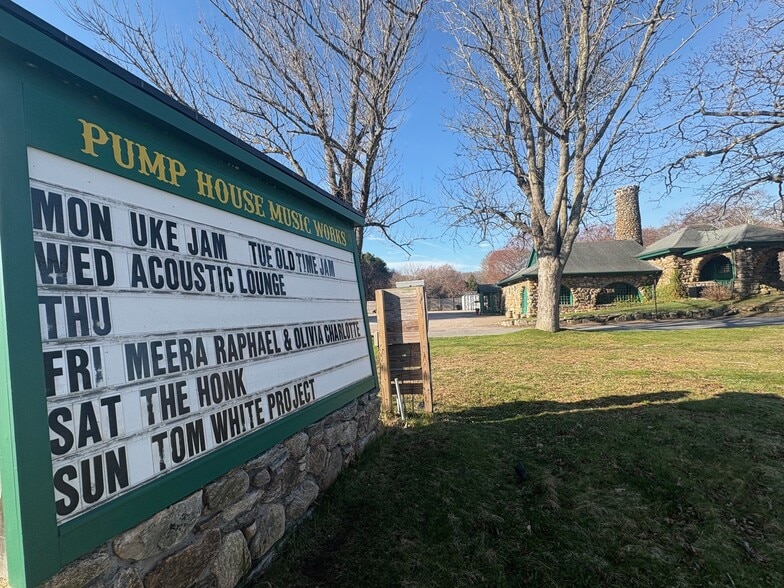 More Photos Of 1464 Kingstown Rd, South Kingstown Restaurant For Sale