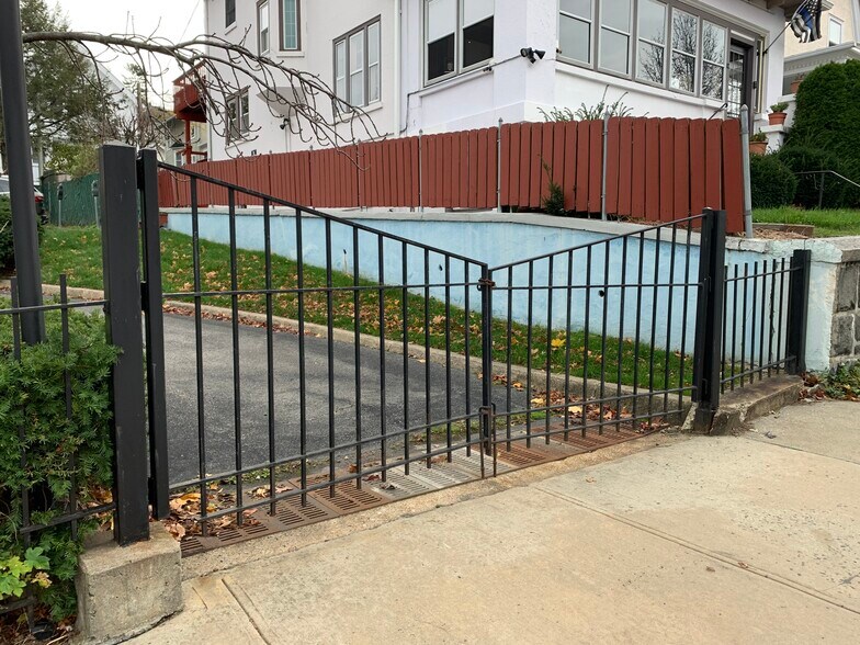 More Photos Of 2 S Broadway, Tarrytown Restaurant For Sale