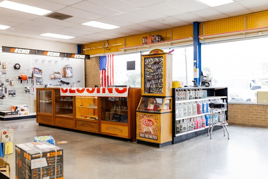 More Photos Of 1607 US-82, Greenwood General Retail For Sale
