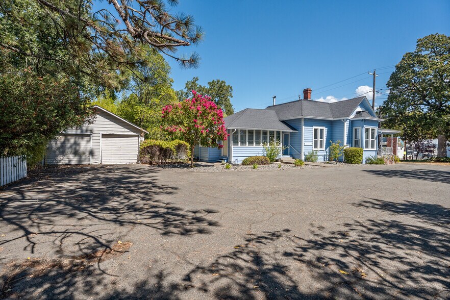 More Photos Of 704 N State St, Ukiah Medical For Sale