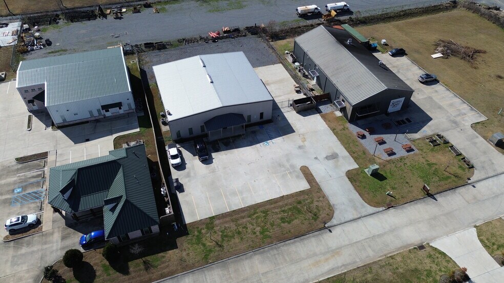 More Photos Of 481 W Eastbank Dr, Gonzales Warehouse For Lease
