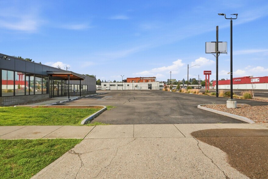 More Photos Of 2607 N Division St, Spokane Freestanding For Lease