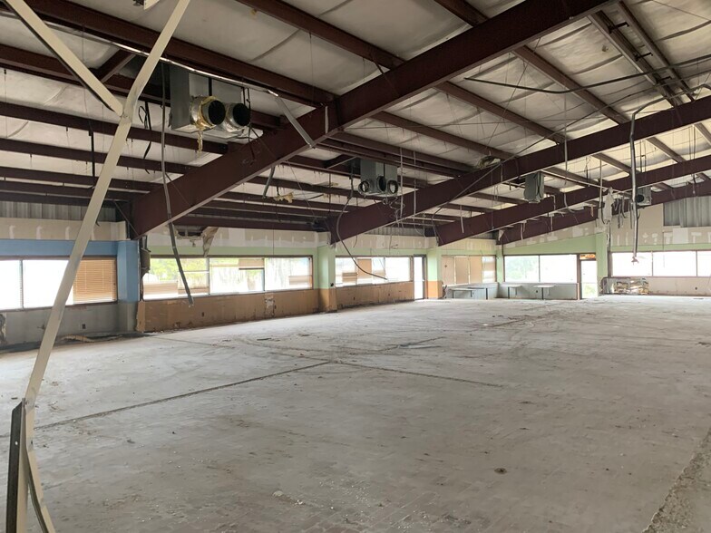 More Photos Of 1224 Buccaneer Club Rd NE, Townsend Restaurant For Lease