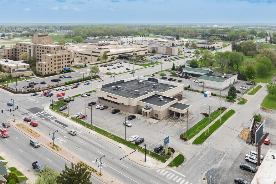 More Photos Of 2562 Navarre Ave, Oregon Freestanding For Sale