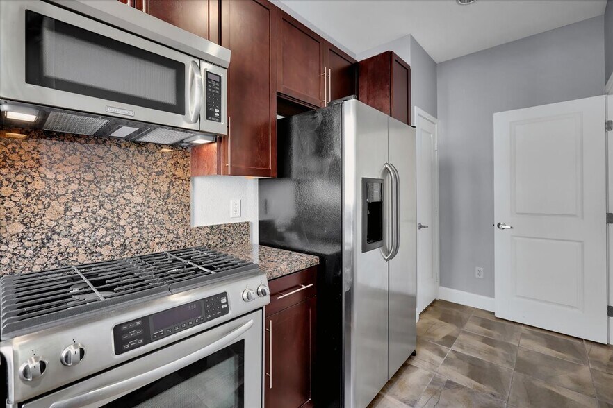 More Photos Of 300 E 4th St, Long Beach Apartments For Sale