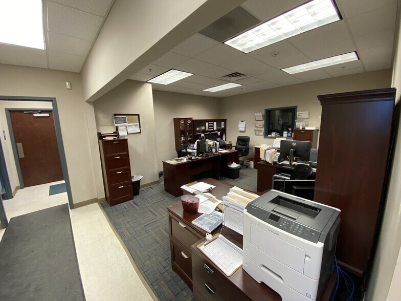 More Photos Of 40-60 Industrial Pky, Cheektowaga Warehouse For Lease