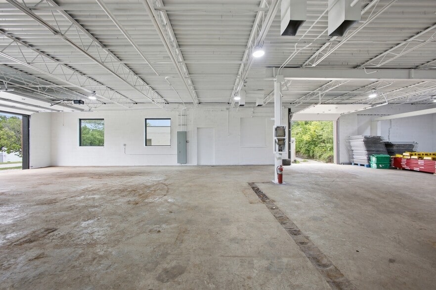 More Photos Of 5629 Raytown Rd, Raytown Industrial For Sale