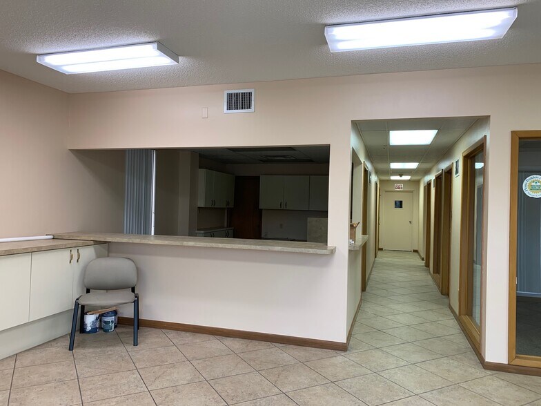 More Photos Of 237 Interstate Blvd, Sarasota Warehouse For Lease