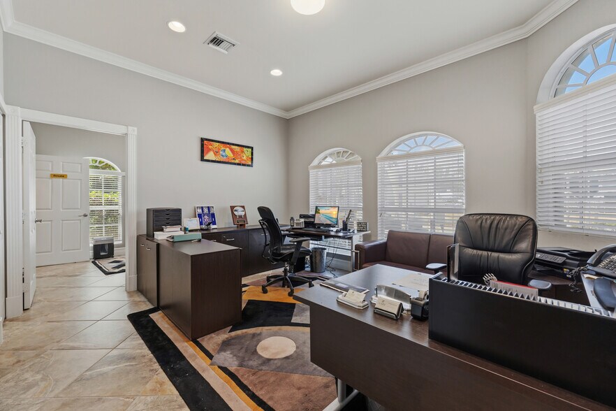 More Photos Of 3193 SE Dixie Hwy, Stuart Office For Sale