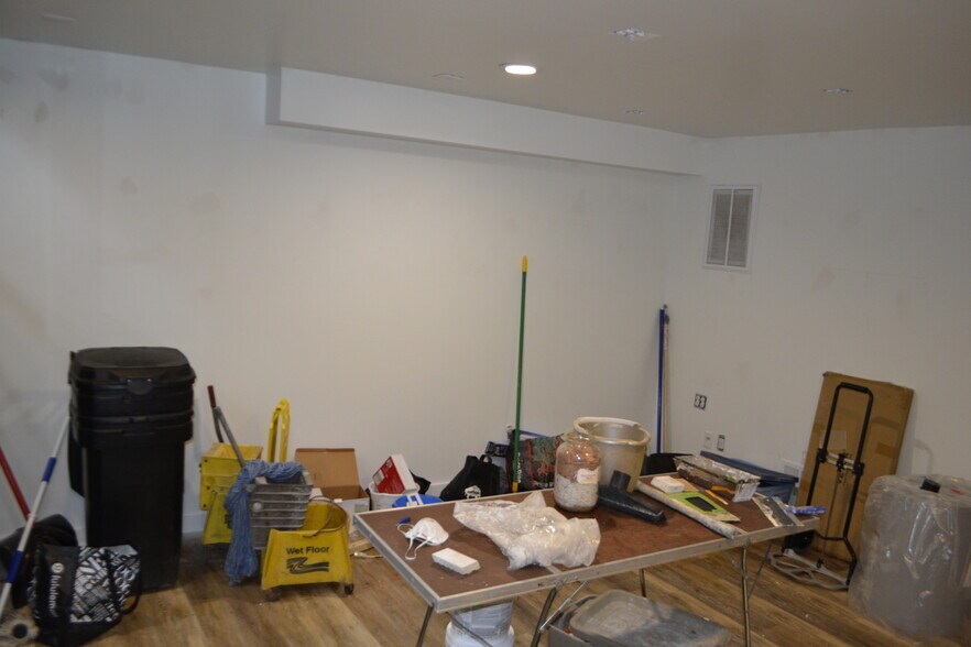 More Photos Of 9 Monroe St, Ellicottville Storefront Retail Residential For Lease