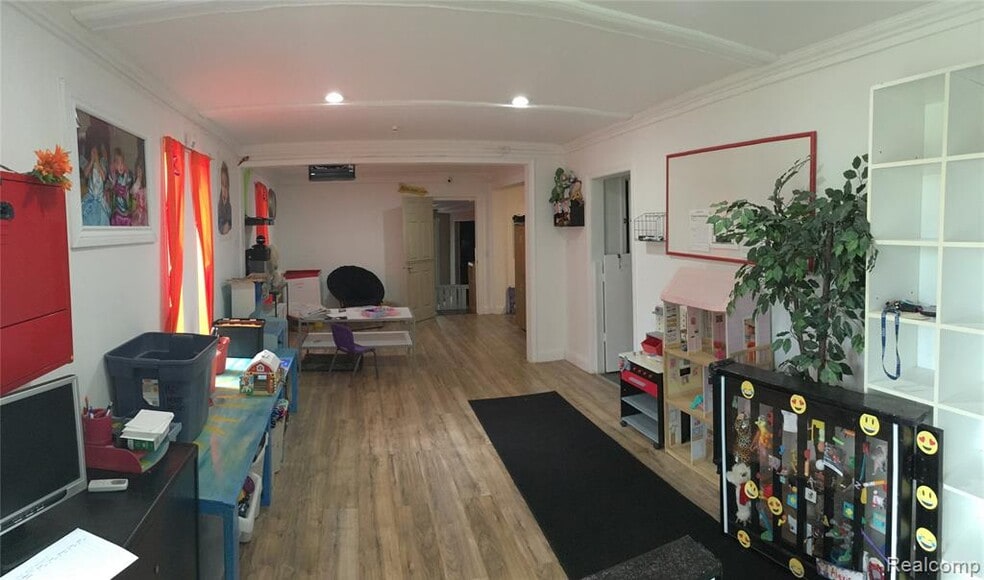 More Photos Of 4430 Elizabeth Lake Rd, Waterford Daycare Center For Sale