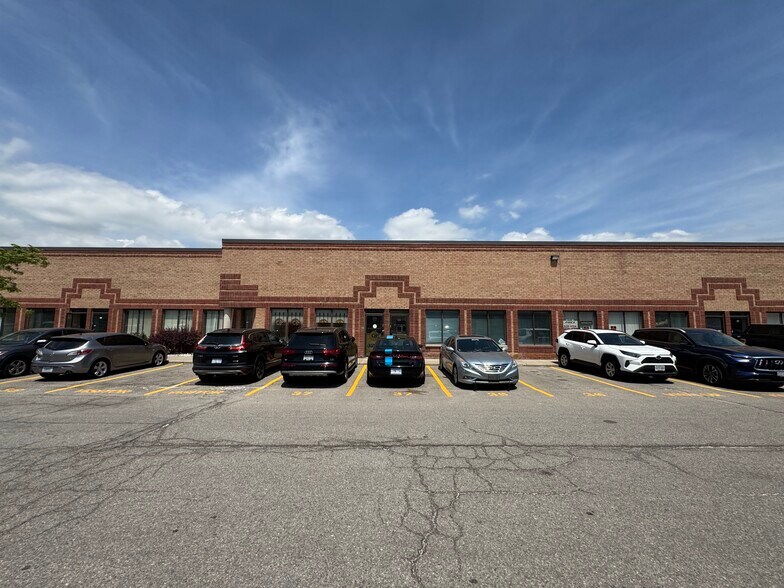 More Photos Of 2053 N Williams Pky, Brampton Light Distribution For Sale