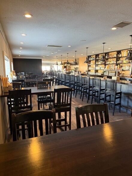 More Photos Of 2 W Lake St, Ventura Restaurant For Sale