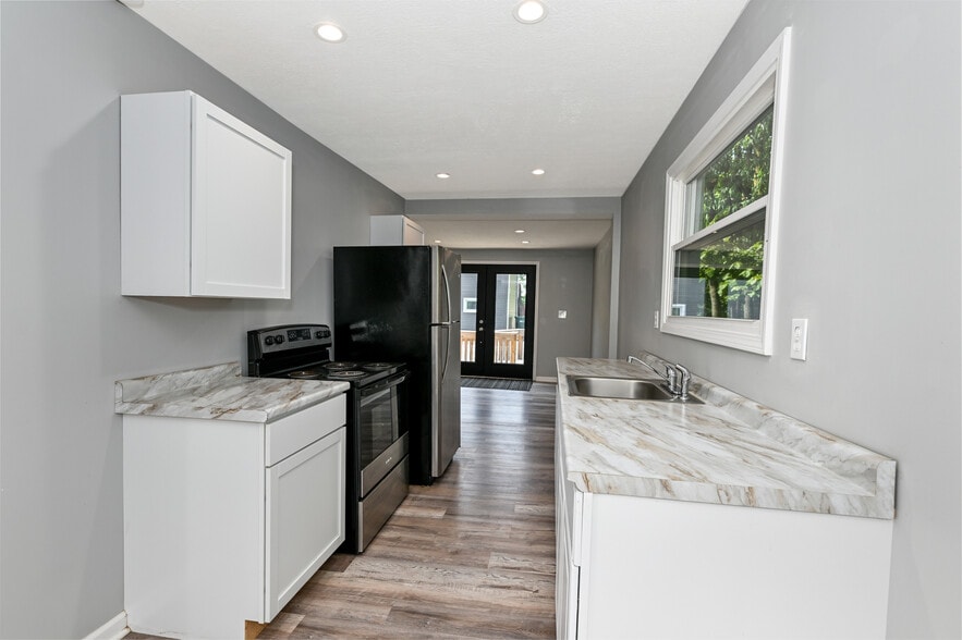 More Photos Of 8327 Cleveland Ave NW, North Canton Showroom For Sale