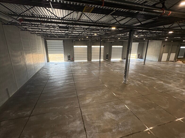 More Photos Of 27645 100 Av, Acheson Warehouse For Lease