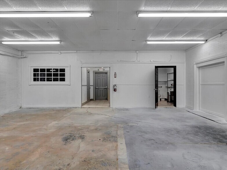 More Photos Of 1221 Abney Ave, Lufkin Office For Sale