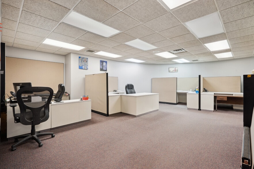 More Photos Of 512 Jefferson Street, Waterloo Office Residential For Sale