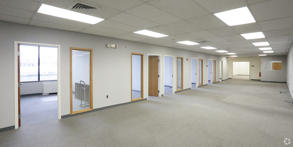 More Photos Of 1979 Marcus Ave, Lake Success Coworking Space