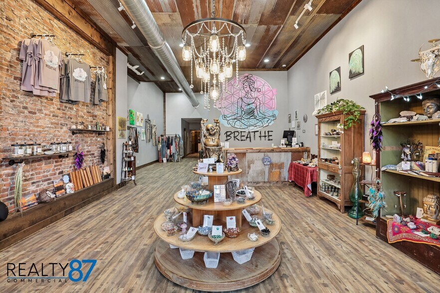 More Photos Of 807 12th st, Belle Plaine General Retail For Sale