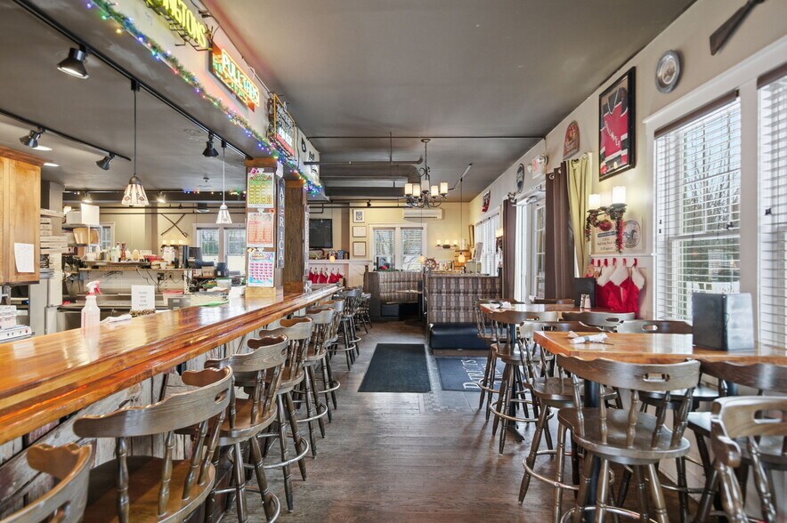 More Photos Of 145 New England Pl, Stillwater Storefront Retail Office For Sale