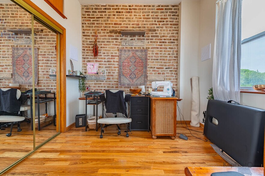 More Photos Of 601 W 47th St, Chicago Storefront Retail Residential For Sale