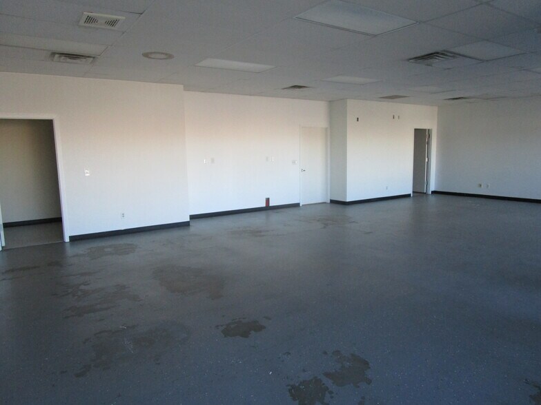 More Photos Of 1008-1016 W Mary St, Garden City General Retail For Lease