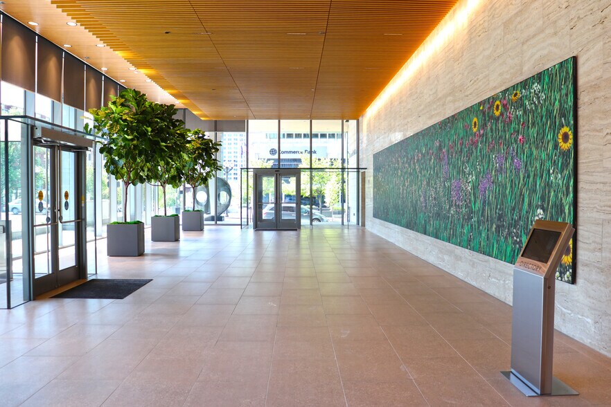 More Photos Of 8001 Forsyth Blvd, Saint Louis Office For Lease