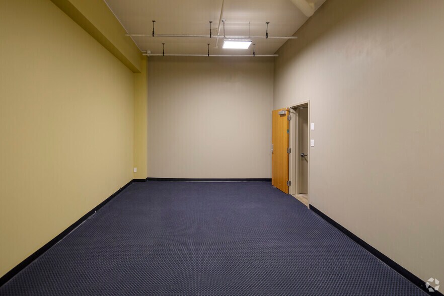 More Photos Of 112 6th Av E, Vancouver Unknown For Lease