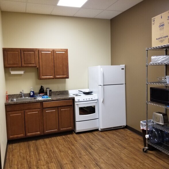 More Photos Of 1217-1249 Arrowhead Ct, Crown Point Warehouse For Lease