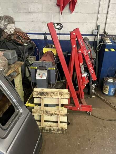 More Photos Of 635 Burnham Ave, Calumet City Auto Repair For Sale