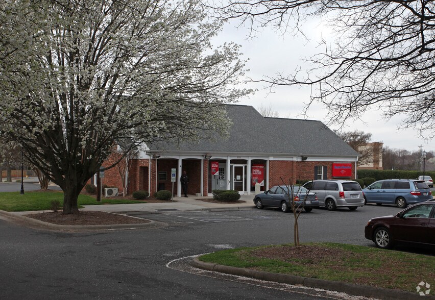 More Photos Of 9700 Monroe Rd, Charlotte Bank For Lease