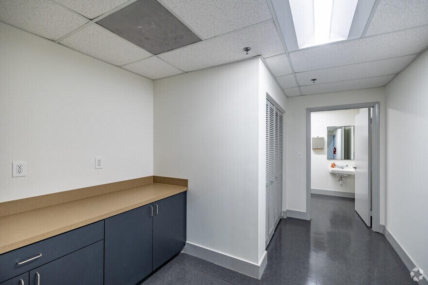 More Photos Of 1352-1382 NW 78th Ave, Doral Unknown For Lease