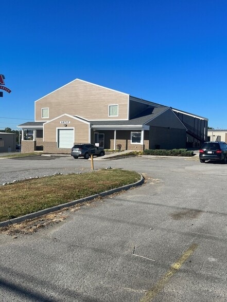 More Photos Of 10737 Dutchtown Rd, Knoxville Freestanding For Lease