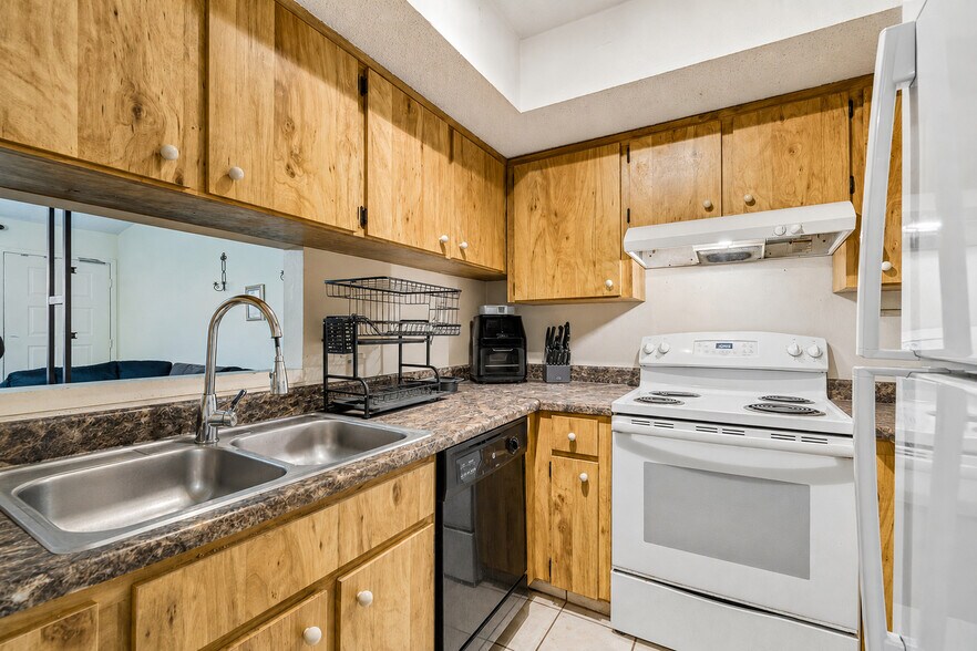 More Photos Of 3132 Bloomingdale Villas Ct, Brandon Apartments For Sale