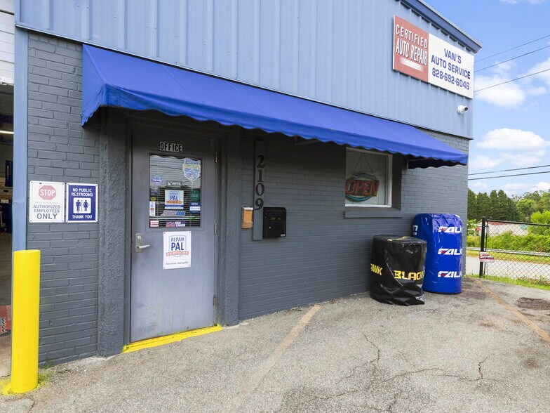 More Photos Of 2109 Spartanburg Hwy, East Flat Rock Industrial For Lease