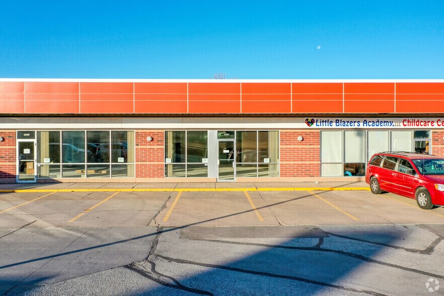 More Photos Of 13042-13058 W Dodge Rd, Omaha Storefront Retail Office For Lease