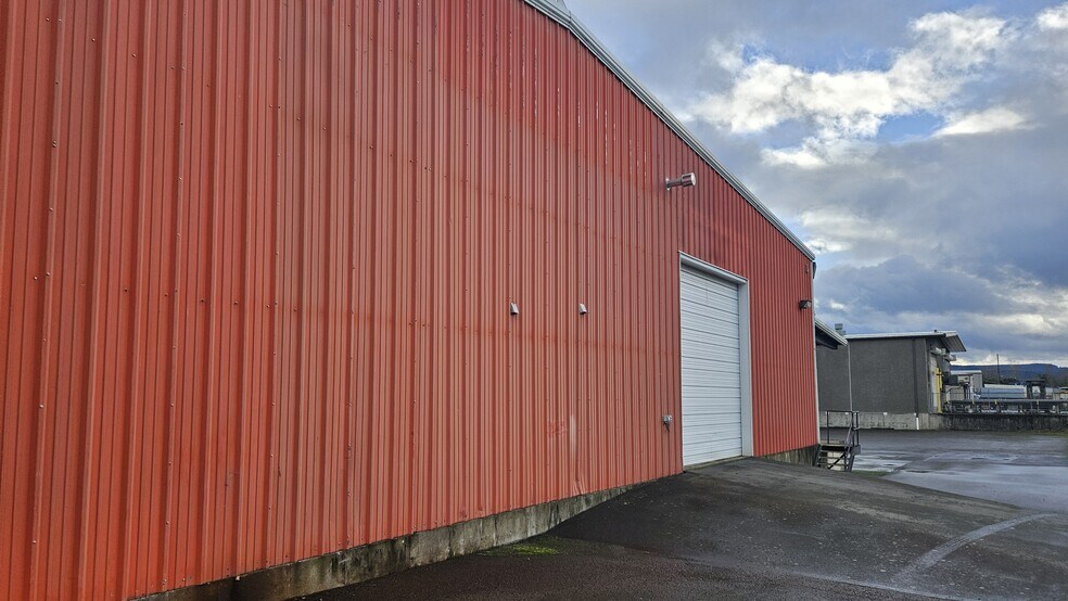 More Photos Of 841 3rd Ave, Longview Freestanding For Lease