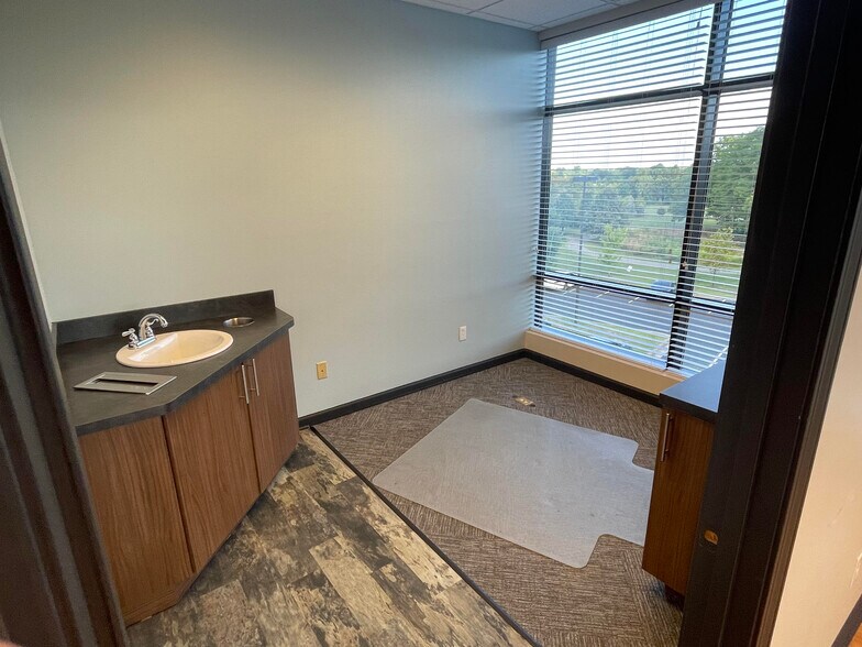More Photos Of 535 Wellington Way, Lexington Medical For Sale