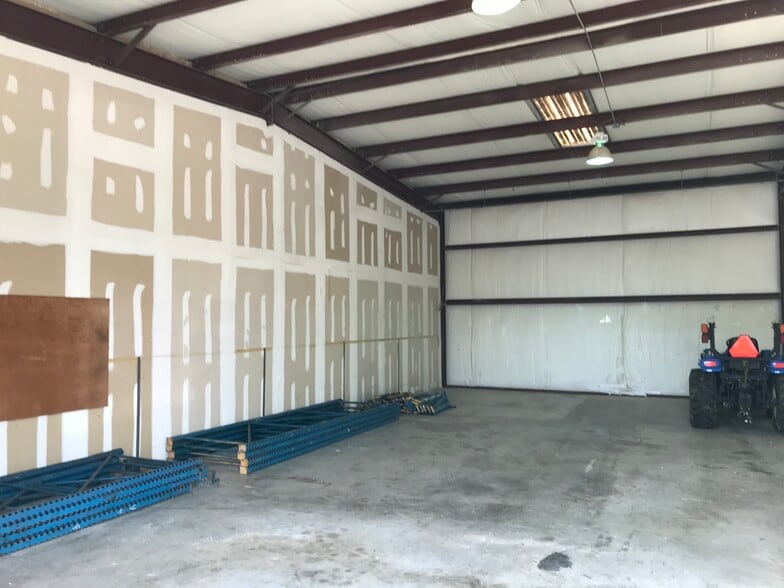 More Photos Of 17704 French Rd, Houston Industrial For Lease